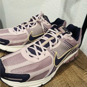 Nike Vomero 5 “ Platinum Violet”